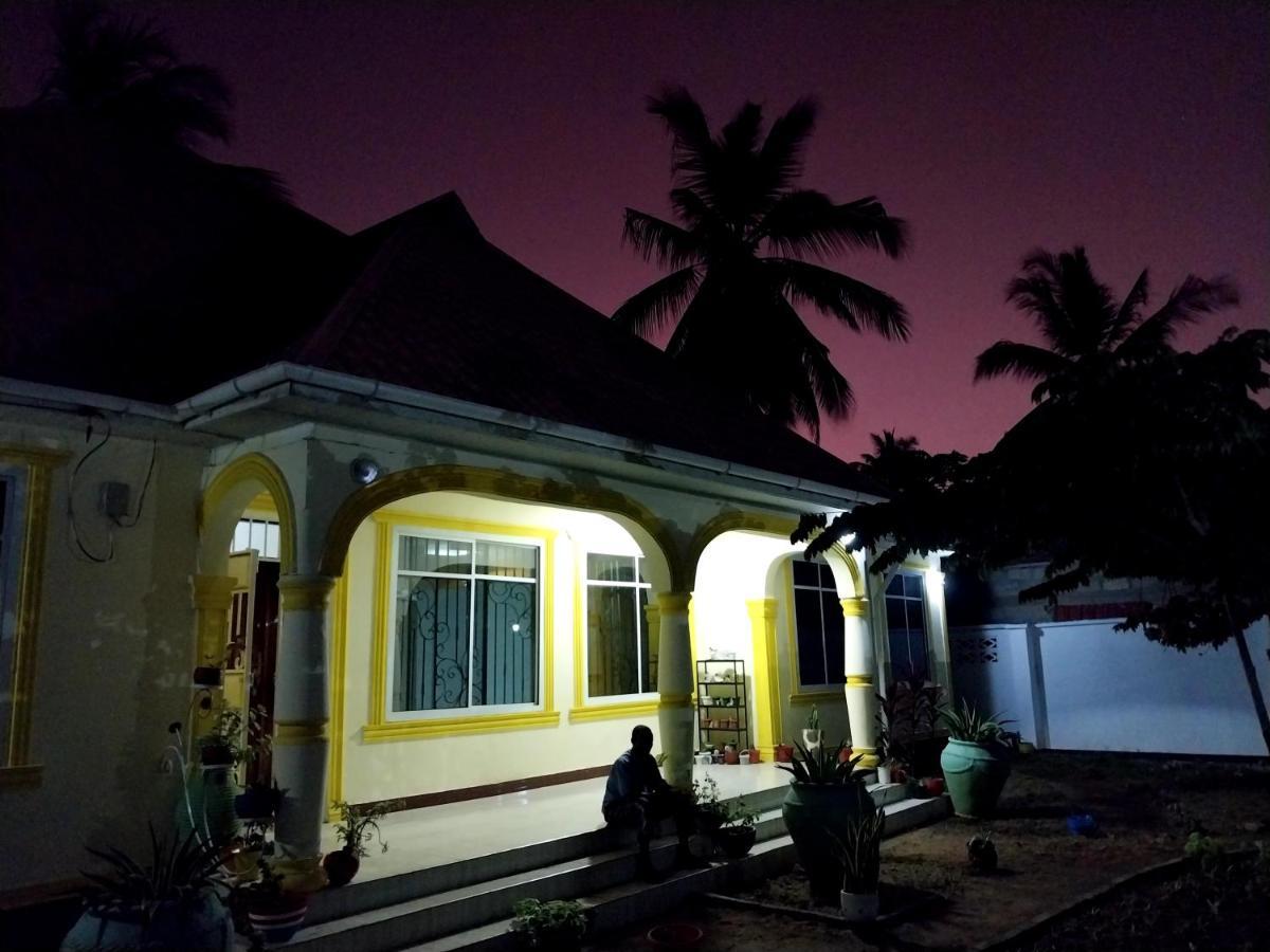 L&J Modern Backpackers Kigamboni Beach House Bed and Breakfast Dar es Salaam Exteriör bild