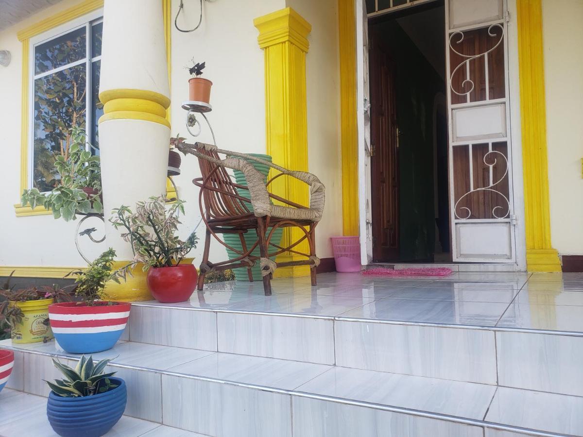 L&J Modern Backpackers Kigamboni Beach House Bed and Breakfast Dar es Salaam Exteriör bild