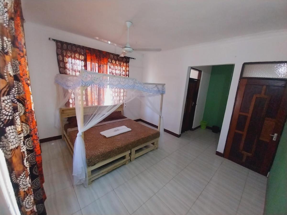 L&J Modern Backpackers Kigamboni Beach House Bed and Breakfast Dar es Salaam Exteriör bild